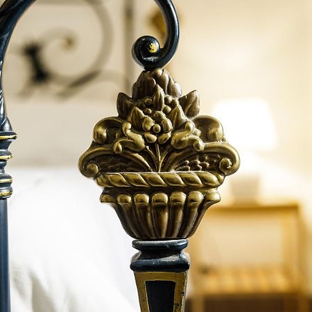 ナポリ Civico13 Bed & Breakfast エクステリア 写真