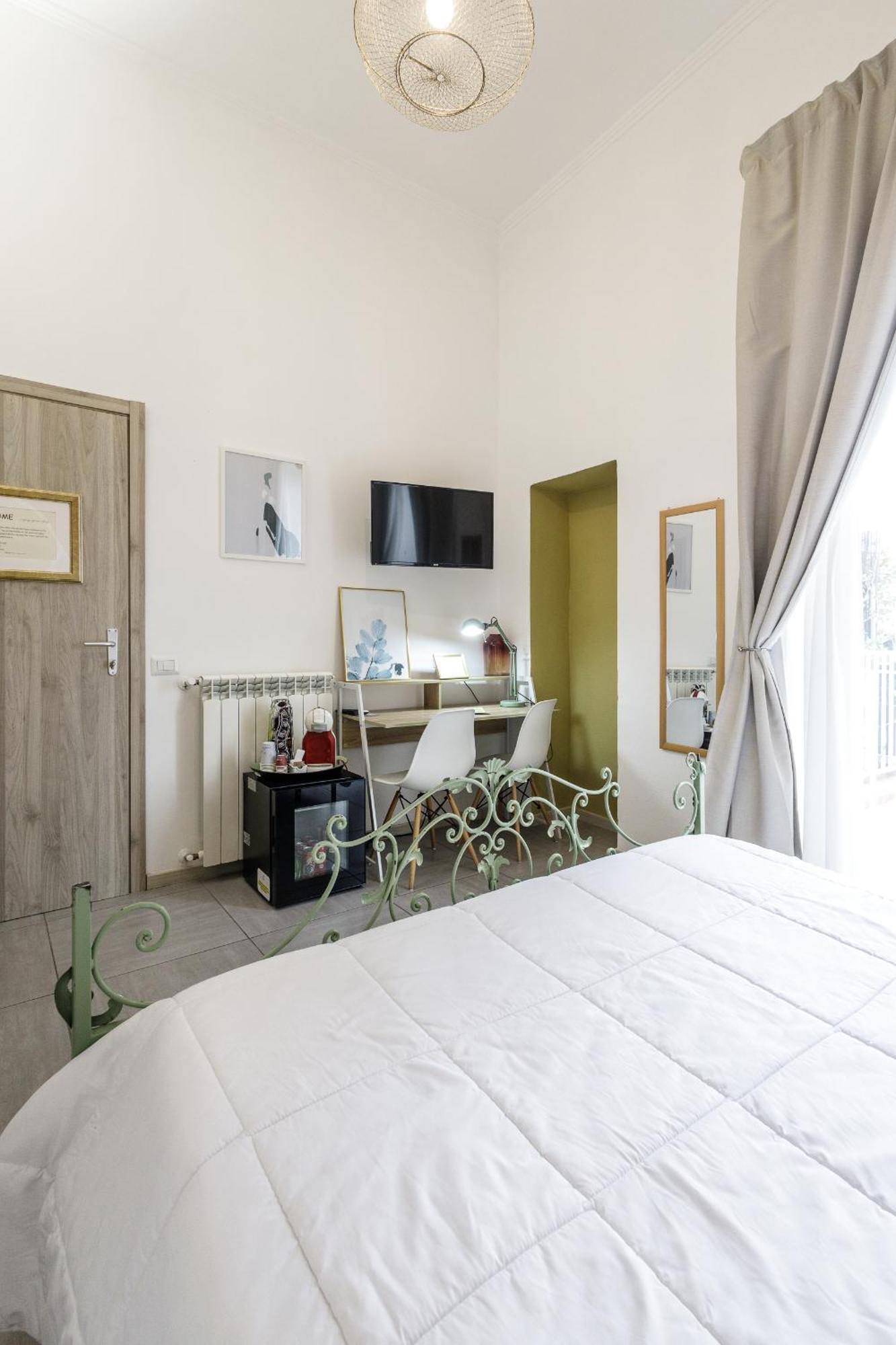 ナポリ Civico13 Bed & Breakfast エクステリア 写真