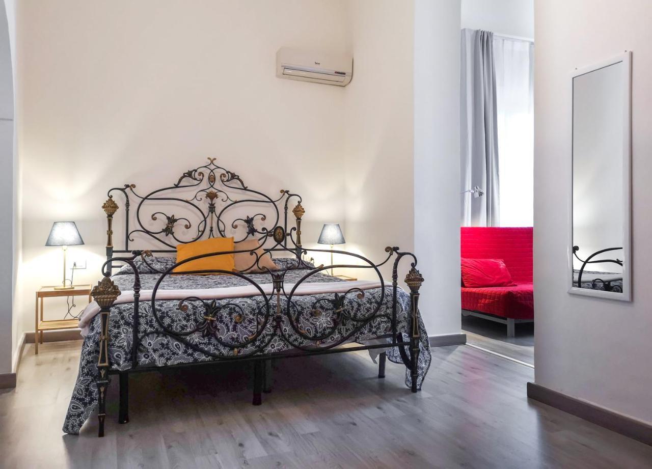 ナポリ Civico13 Bed & Breakfast エクステリア 写真